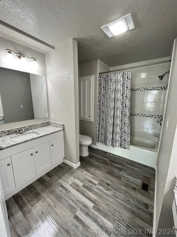 27611 E 128th Street S, Coweta, OK 74429