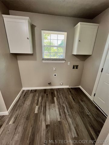 27611 E 128th Street S, Coweta, OK 74429