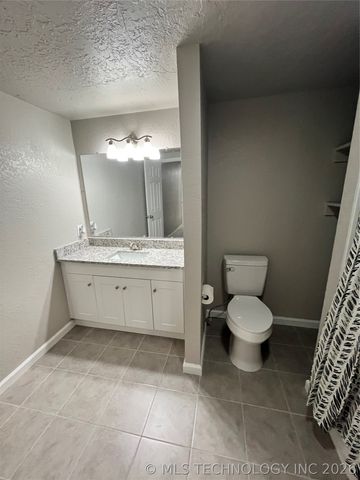 27611 E 128th Street S, Coweta, OK 74429