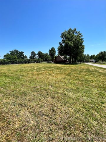 27611 E 128th Street S, Coweta, OK 74429