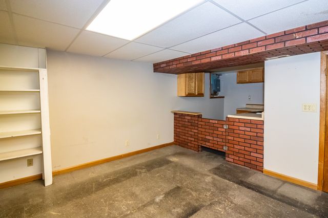 2820 Oxford Street, Des Moines, IA 50313