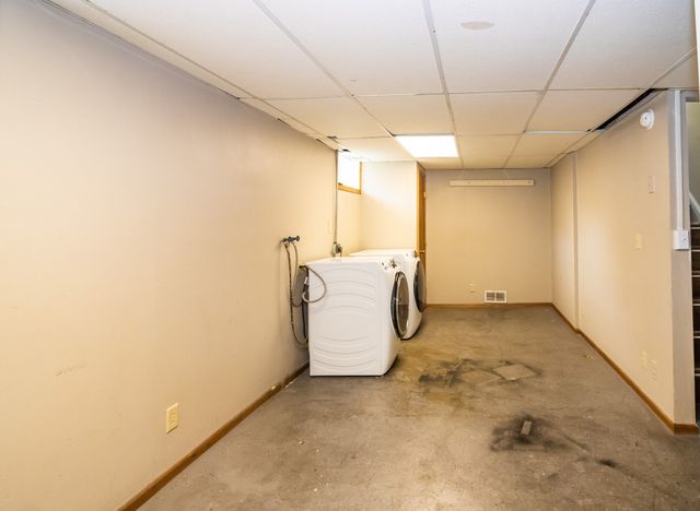 2820 Oxford Street, Des Moines, IA 50313