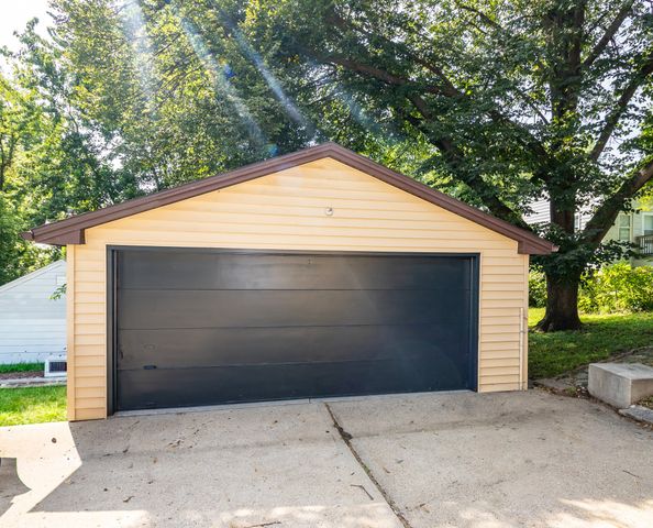 2820 Oxford Street, Des Moines, IA 50313