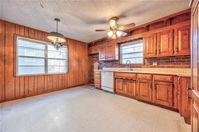 7625 Baltimore Avenue, Kansas City, MO 64114