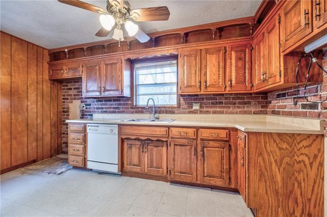 7625 Baltimore Avenue, Kansas City, MO 64114