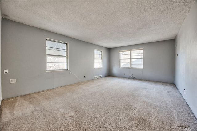 7625 Baltimore Avenue, Kansas City, MO 64114