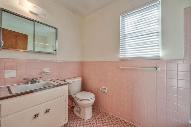 7625 Baltimore Avenue, Kansas City, MO 64114