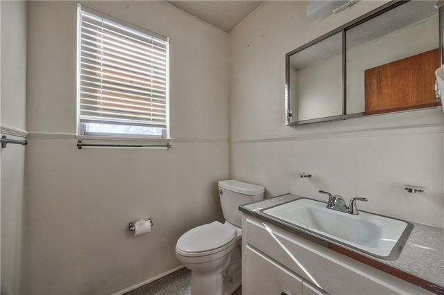 7625 Baltimore Avenue, Kansas City, MO 64114