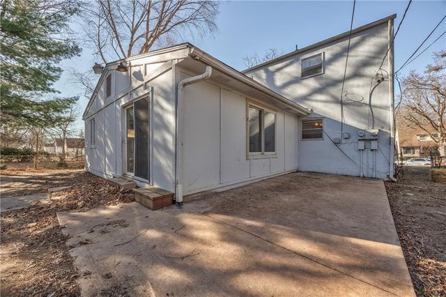 7625 Baltimore Avenue, Kansas City, MO 64114