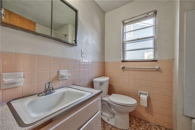 7625 Baltimore Avenue, Kansas City, MO 64114