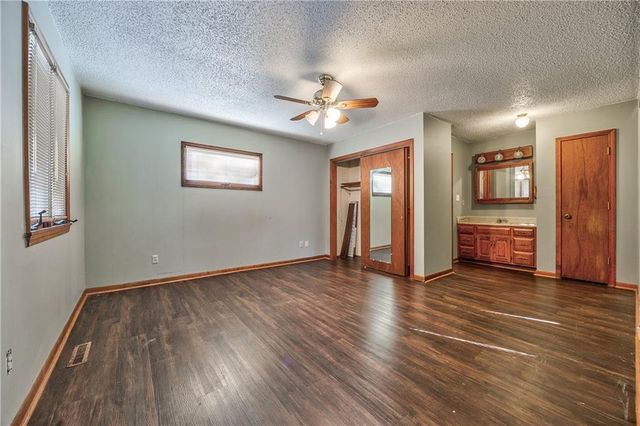 7625 Baltimore Avenue, Kansas City, MO 64114