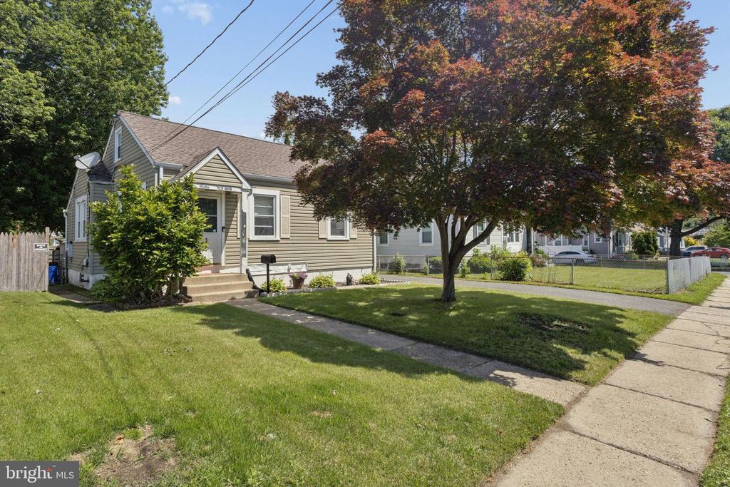 335 E BROWNING RD, Bellmawr, NJ 08031