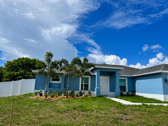 2352 SW Plum Court, Port St. Lucie, FL 34953