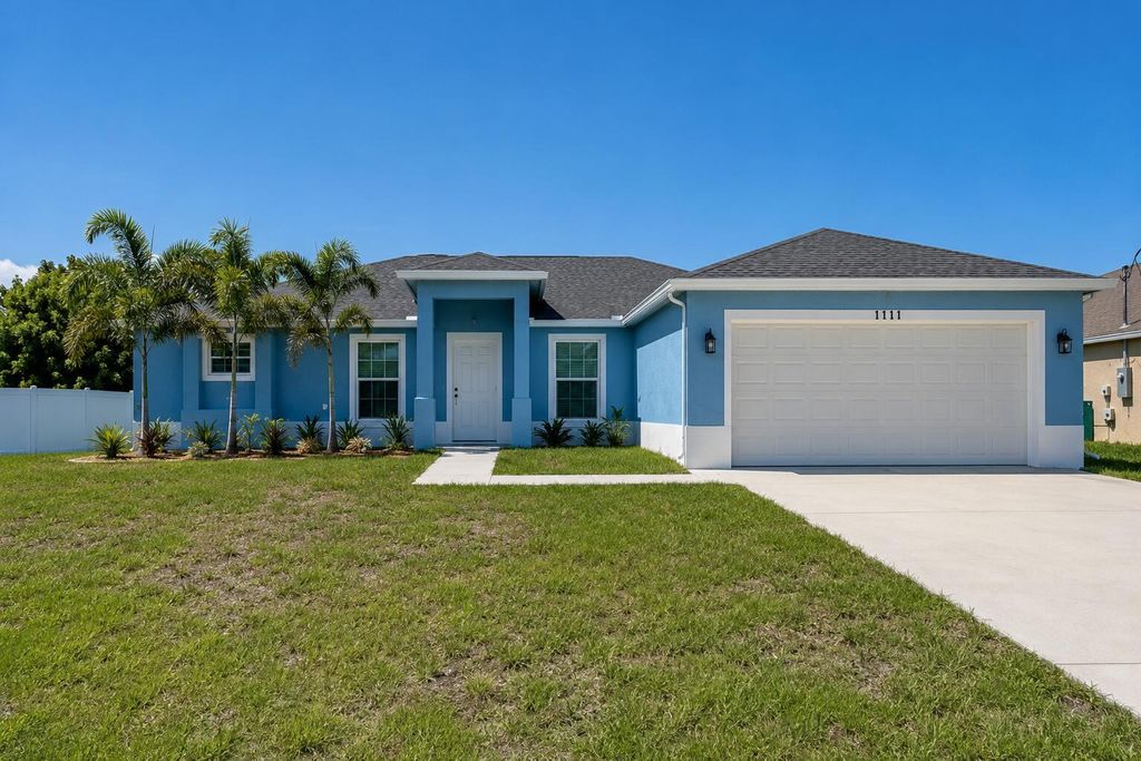 2352 SW Plum Court, Port St. Lucie, FL 34953