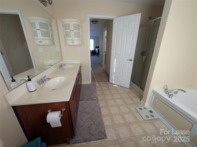 2102 Big Pine Drive, Matthews, NC 28105