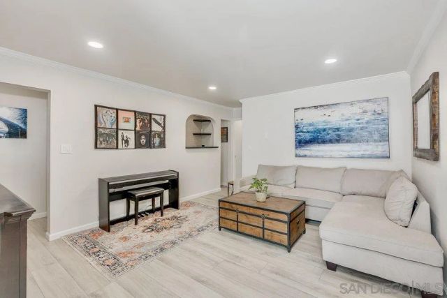 711 Island Ct B, San Diego, CA 92109