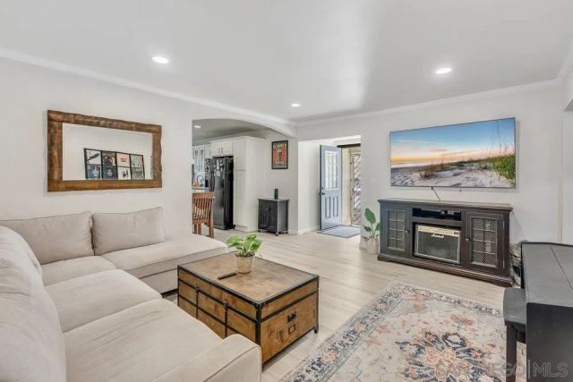 711 Island Ct B, San Diego, CA 92109