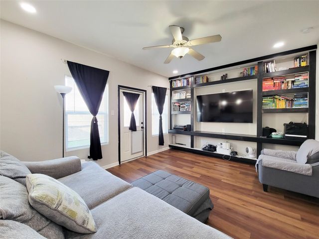 8610 San Biagio Street, Houston, TX 77031