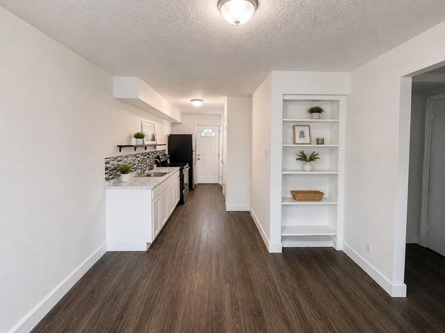 707 S 2nd Street, La Porte, TX 77571