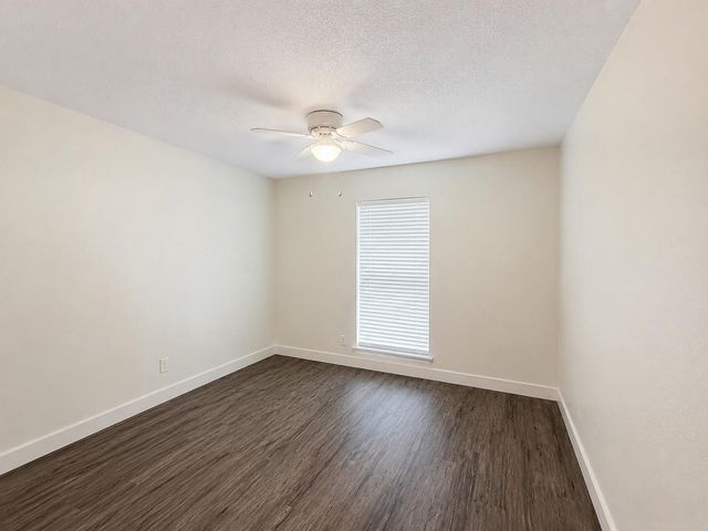 707 S 2nd Street, La Porte, TX 77571