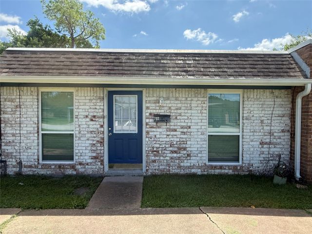 707 S 2nd Street, La Porte, TX 77571