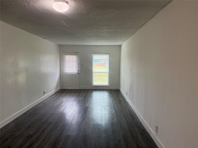 707 S 2nd Street, La Porte, TX 77571