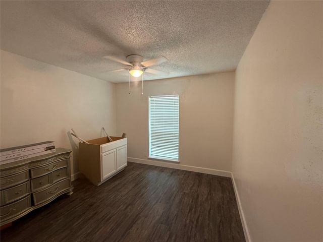 707 S 2nd Street, La Porte, TX 77571