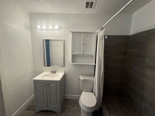 707 S 2nd Street, La Porte, TX 77571