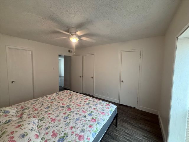 707 S 2nd Street, La Porte, TX 77571