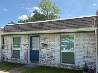 707 S 2nd Street, La Porte, TX 77571