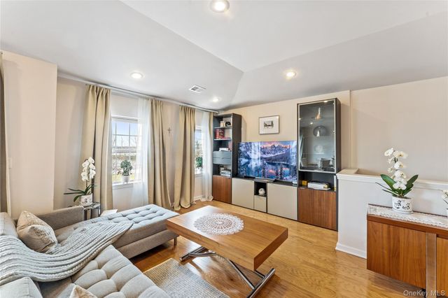 12206 Powells Cove Boulevard 132, College Point, NY 11356