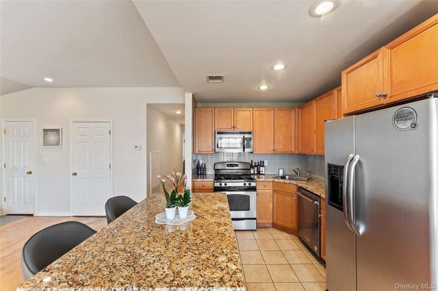 12206 Powells Cove Boulevard 132, College Point, NY 11356
