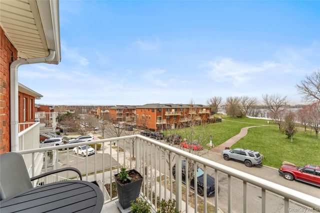 12206 Powells Cove Boulevard 132, College Point, NY 11356