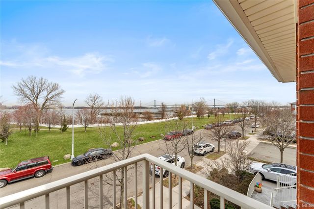 12206 Powells Cove Boulevard 132, College Point, NY 11356