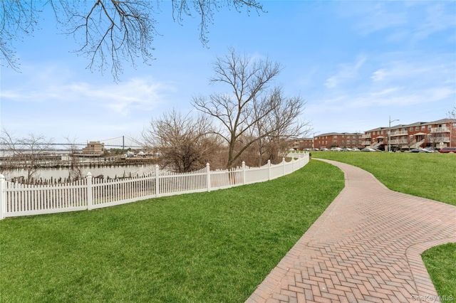 12206 Powells Cove Boulevard 132, College Point, NY 11356