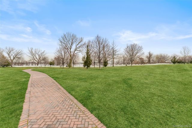 12206 Powells Cove Boulevard 132, College Point, NY 11356