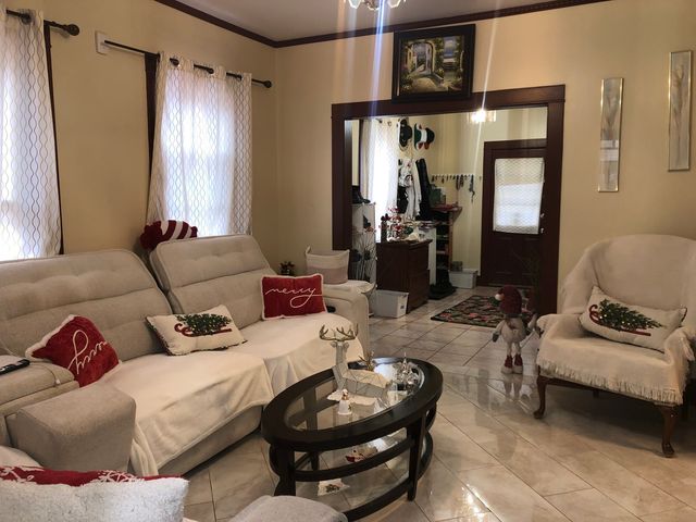 569 North Avenue, Aurora, IL 60505