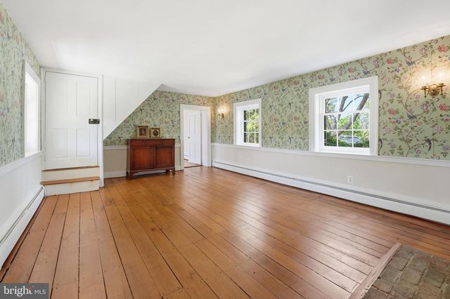 20048 SHELBURNE GLEBE RD, Purcellville, VA 20132
