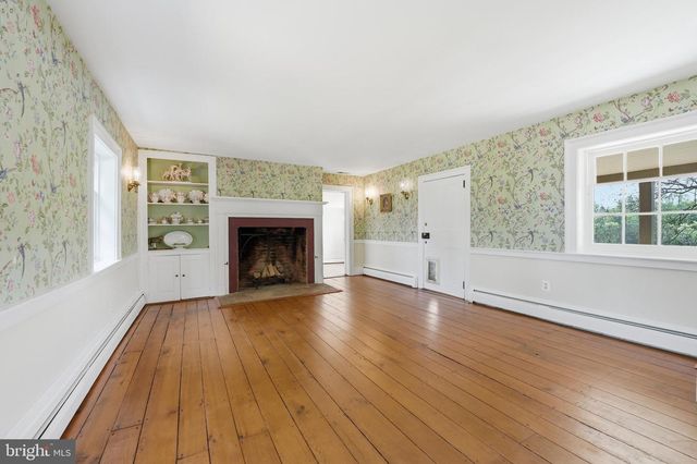 20048 SHELBURNE GLEBE RD, Purcellville, VA 20132
