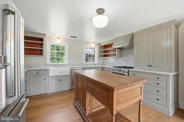 20048 SHELBURNE GLEBE RD, Purcellville, VA 20132