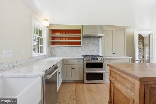 20048 SHELBURNE GLEBE RD, Purcellville, VA 20132
