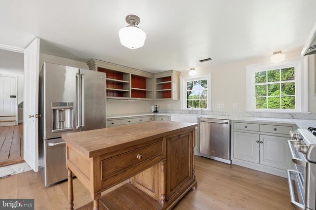 20048 SHELBURNE GLEBE RD, Purcellville, VA 20132