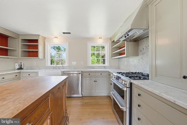 20048 SHELBURNE GLEBE RD, Purcellville, VA 20132