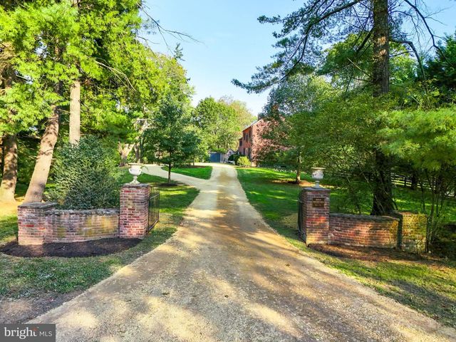 20048 SHELBURNE GLEBE RD, Purcellville, VA 20132
