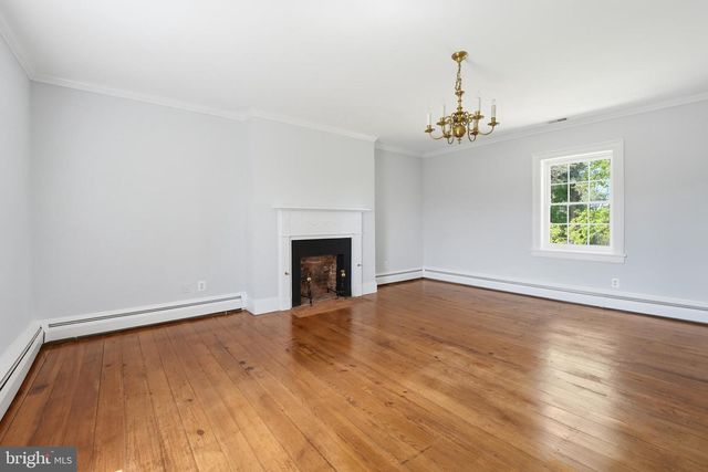 20048 SHELBURNE GLEBE RD, Purcellville, VA 20132