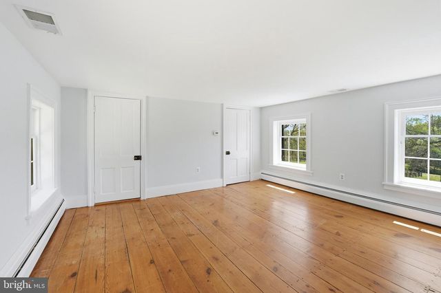 20048 SHELBURNE GLEBE RD, Purcellville, VA 20132