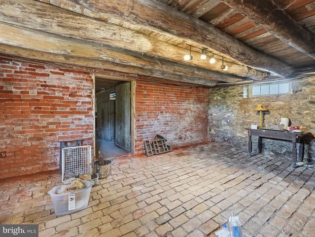 20048 SHELBURNE GLEBE RD, Purcellville, VA 20132