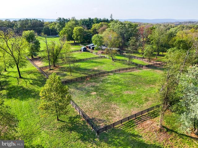 20048 SHELBURNE GLEBE RD, Purcellville, VA 20132