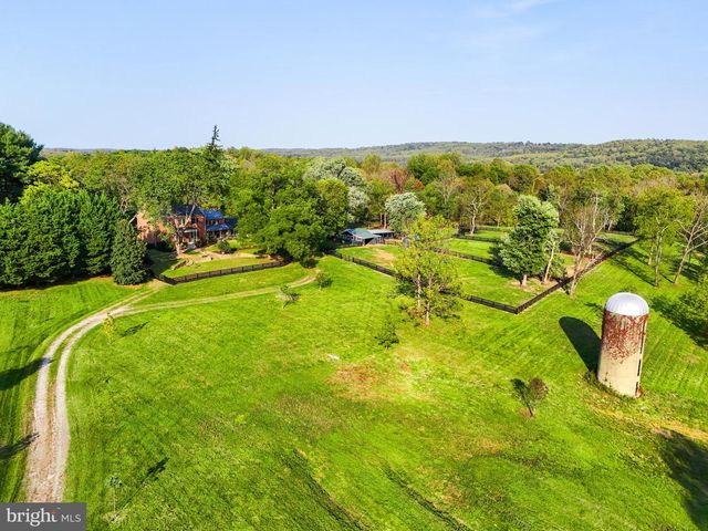 20048 SHELBURNE GLEBE RD, Purcellville, VA 20132