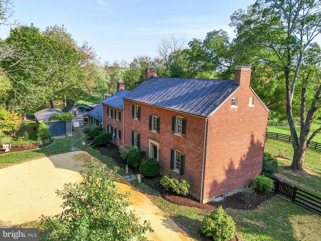 20048 SHELBURNE GLEBE RD, Purcellville, VA 20132